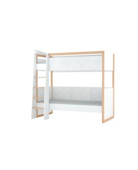 Łóżko piętrowe dla dzieci i młodzieży, wykonane z drewna bukowego, z tapicerowanymi panelami. Widoczne zaokrąglone krawędzie dla bezpieczeństwa, drabinka po lewej stronie z poręczami malowanymi farbą antyalergiczną. Dolna część łóżka z panelami tapicerowa